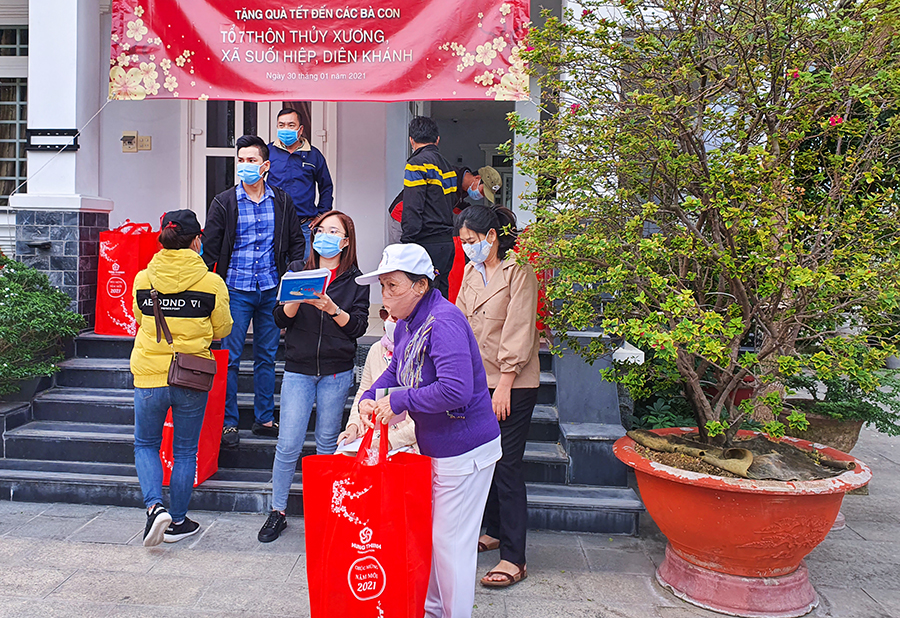 Tập đoàn Hưng Thịnh trao tặng đến bà con tỉnh Bình Định và Khánh Hòa
